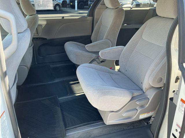 2017 Toyota Sienna LE 7 Passenger
