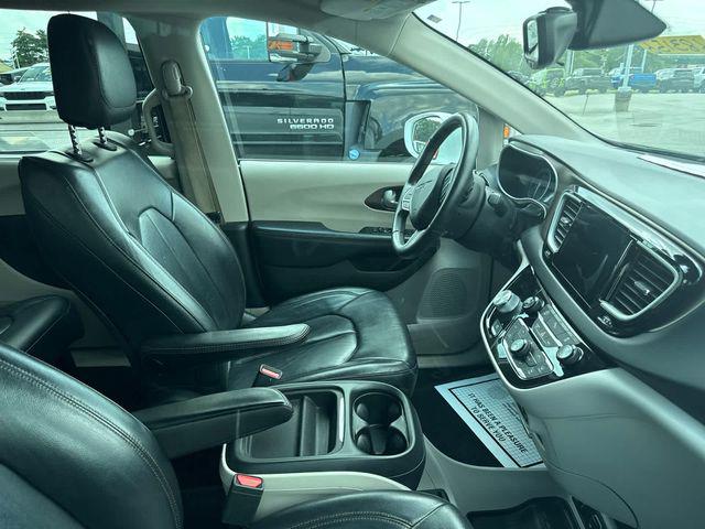 2017 Chrysler Pacifica Touring-L