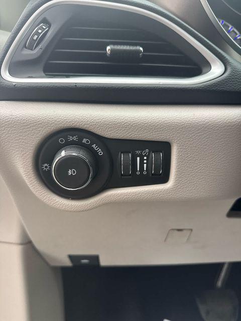 2017 Chrysler Pacifica Touring-L
