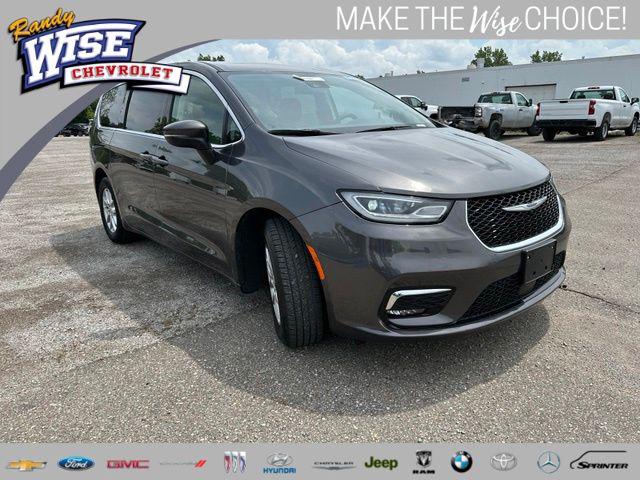 2023 Chrysler Pacifica Touring L for sale in Flint, MI