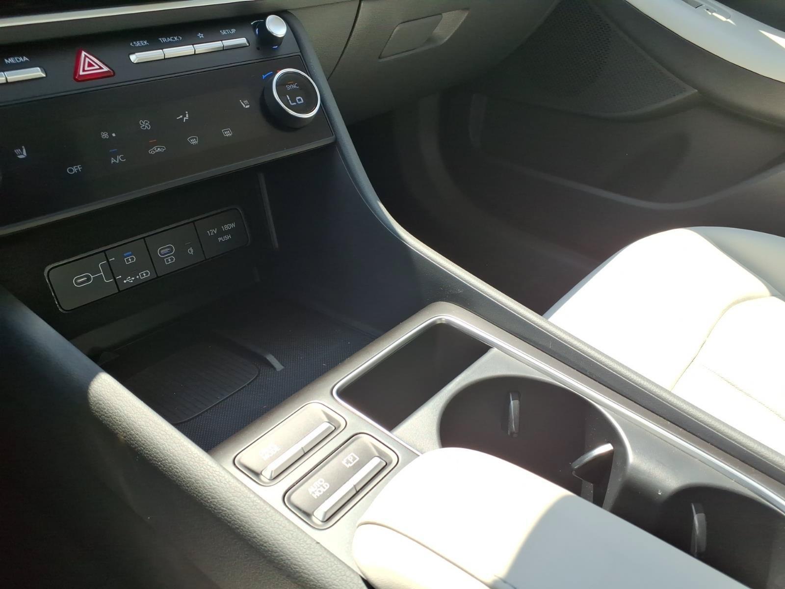 2026 Hyundai Sonata SEL - Photo 16