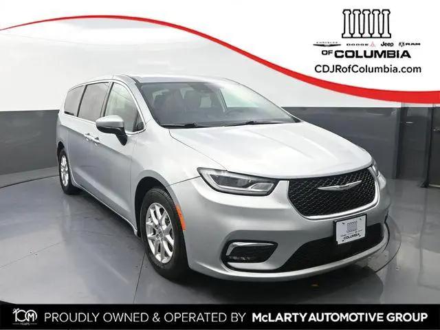 2023 Chrysler Pacifica Touring L for sale in Columbia, MO