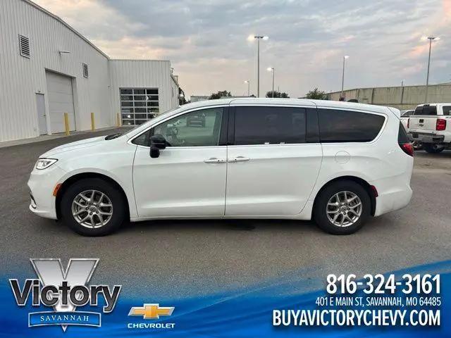 2024 Chrysler Pacifica Touring L for sale in Savannah, MO
