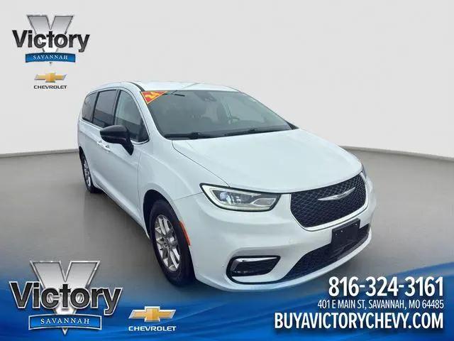 2024 Chrysler Pacifica Touring L for sale in Savannah, MO