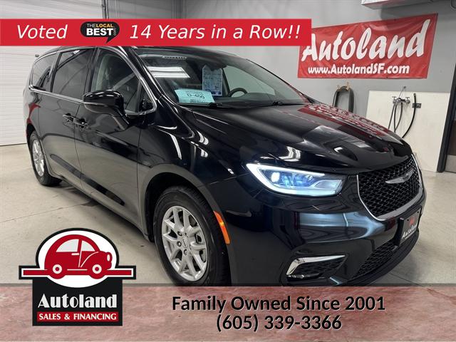 2024 Chrysler Pacifica Touring L for sale in Sioux Falls, SD