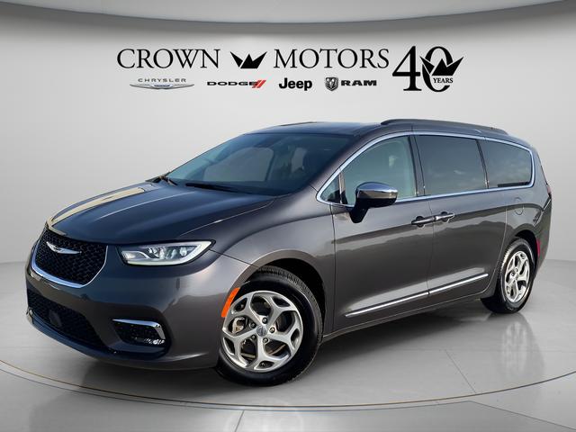2023 Chrysler Pacifica Limited for sale in Holland, MI