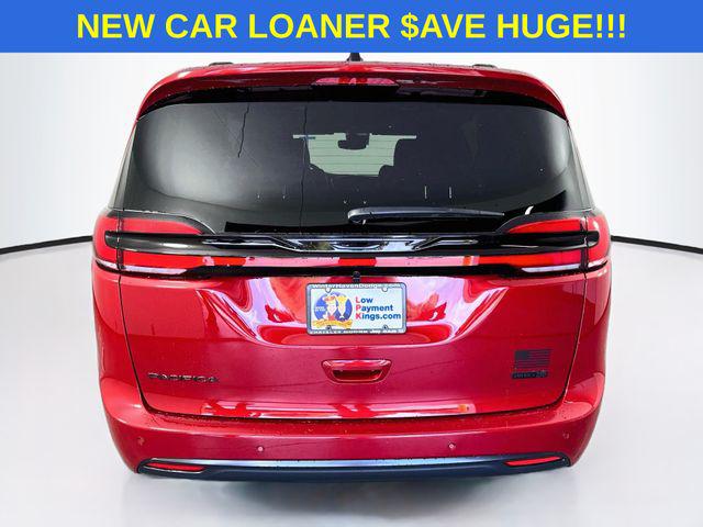 2027 Chrysler Pacifica Select