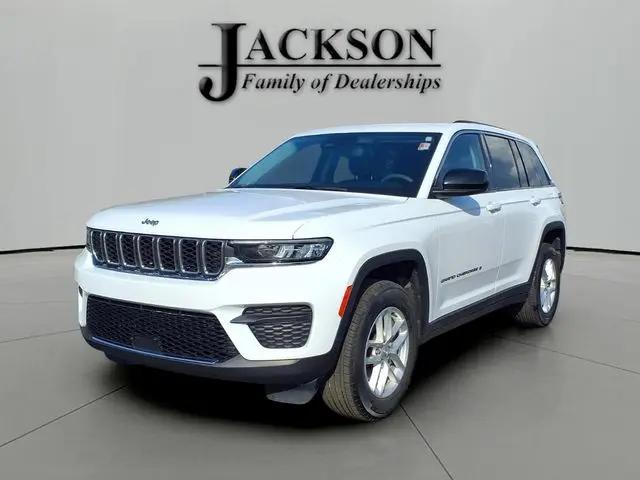 2023 Jeep Grand Cherokee Laredo 4x4 for sale in Sullivan, IL