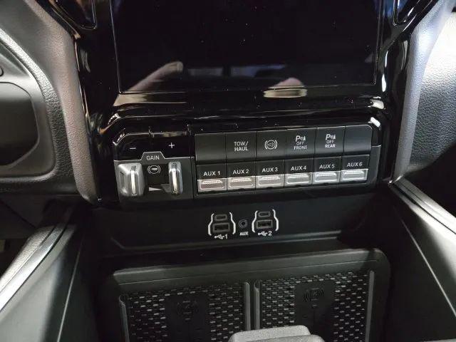 2026 Ram 3500 Big Horn Crew Cab 4x4 8 Box