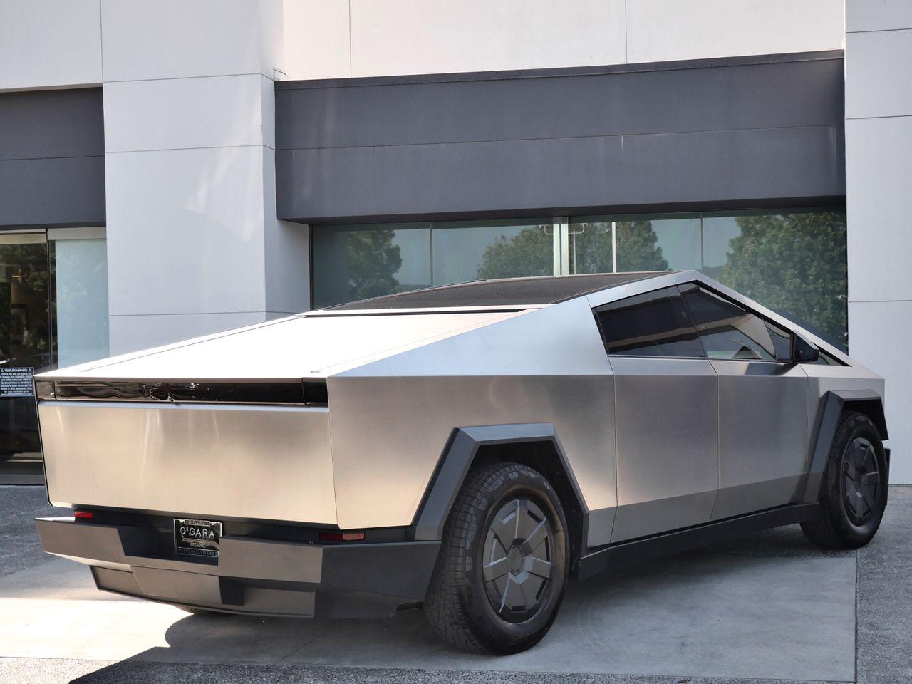 2025 Tesla Cybertruck Base - Photo 6