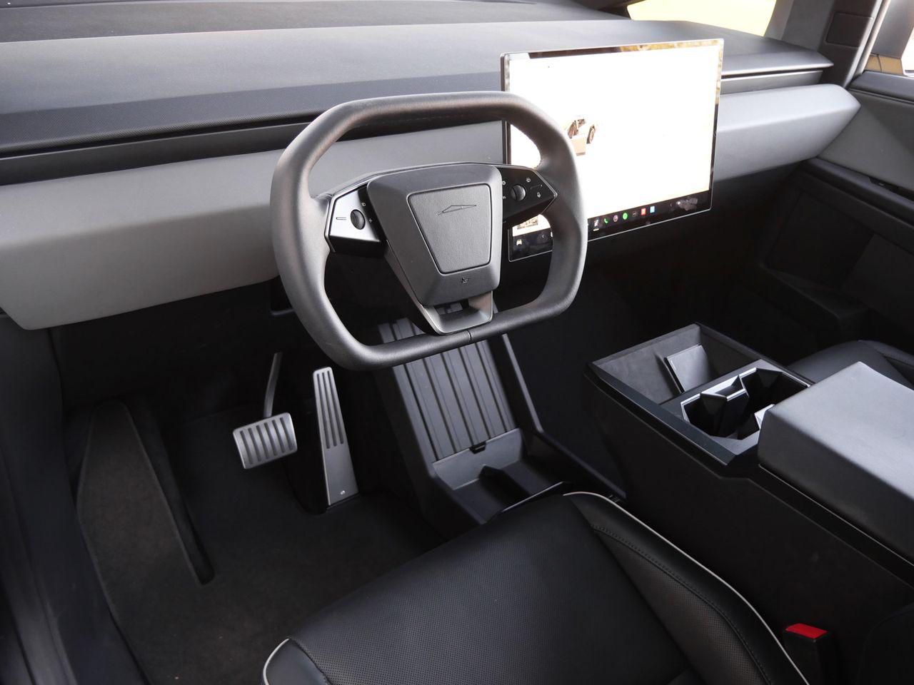 2025 Tesla Cybertruck Base - Photo 11