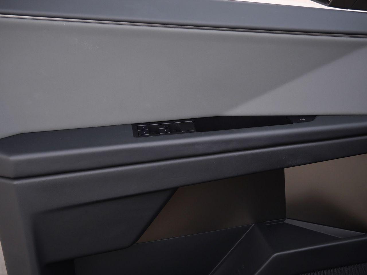 2025 Tesla Cybertruck Base - Photo 14