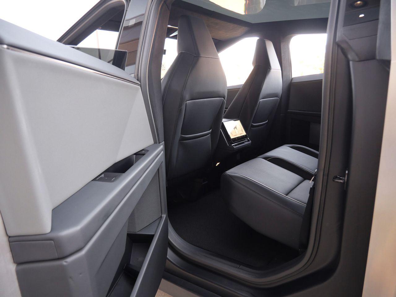 2025 Tesla Cybertruck Base - Photo 17
