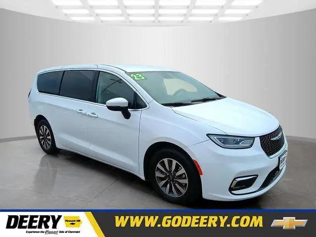 2023 Chrysler Pacifica Hybrid Touring L for sale in Pleasant Hill, IA