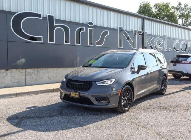 2025 Chrysler Pacifica Limited for sale in Broken Arrow, OK