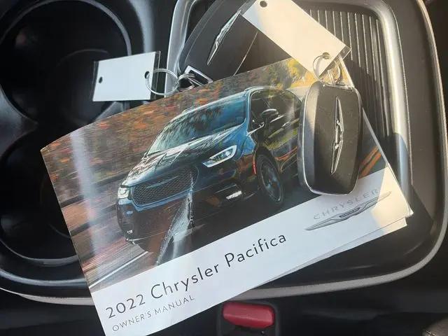 2022 Chrysler Pacifica Touring L