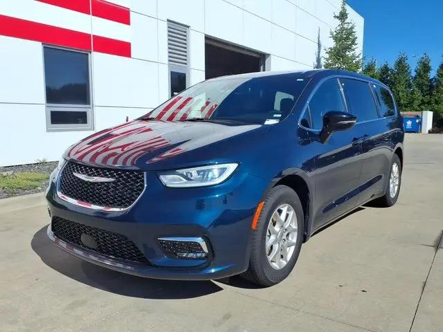 2025 Chrysler Pacifica Select for sale in Springfield, IL