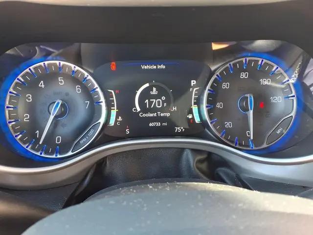 2025 Chrysler Pacifica Select