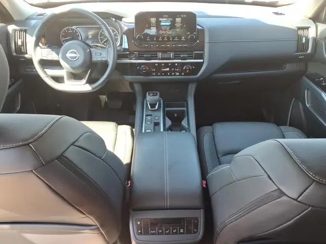 2025 Nissan Pathfinder SL FWD