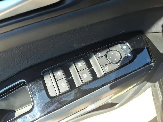 2025 Nissan Pathfinder SL FWD
