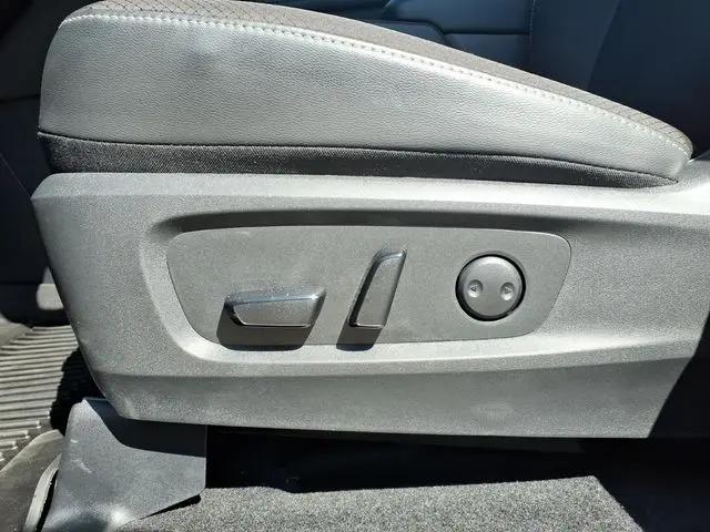 2025 Nissan Pathfinder SL FWD