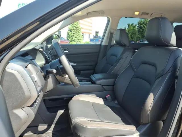 2025 Nissan Pathfinder SL FWD