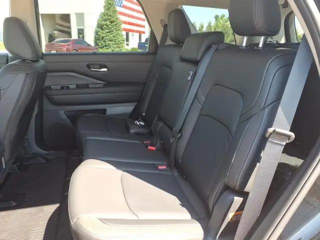 2025 Nissan Pathfinder SL FWD