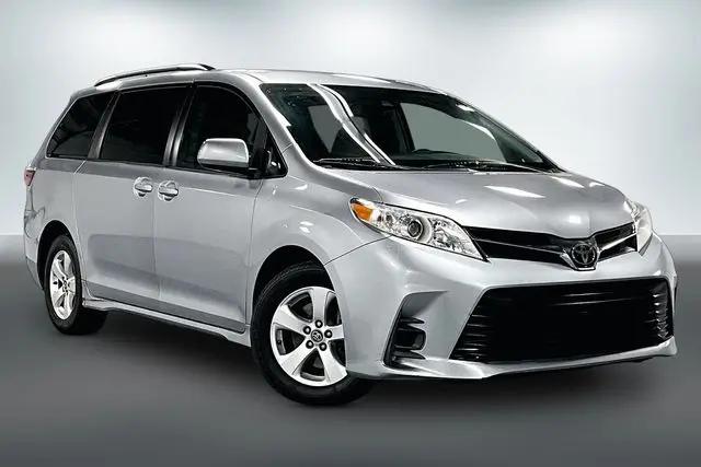 2018 Toyota Sienna LE 8 Passenger for sale in Auburn, IN