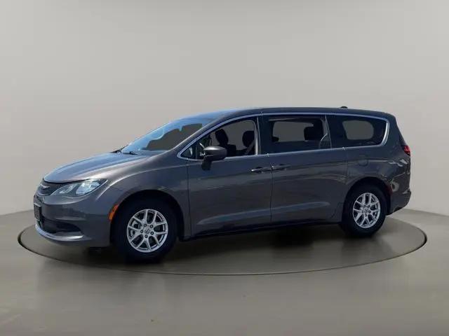 2022 Chrysler Voyager LX