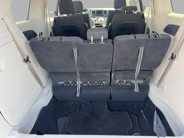 2022 Chrysler Voyager LX