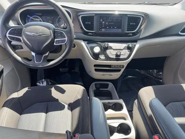 2022 Chrysler Voyager LX