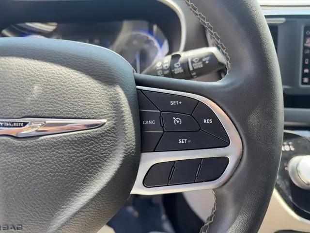 2022 Chrysler Voyager LX