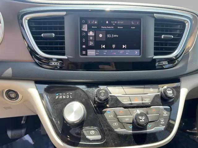 2022 Chrysler Voyager LX
