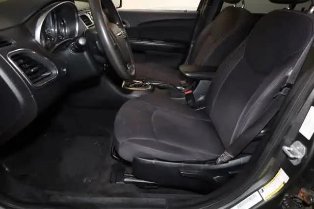 2013 Chrysler 200 LX