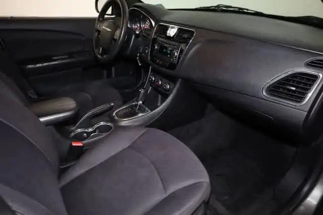 2013 Chrysler 200 LX
