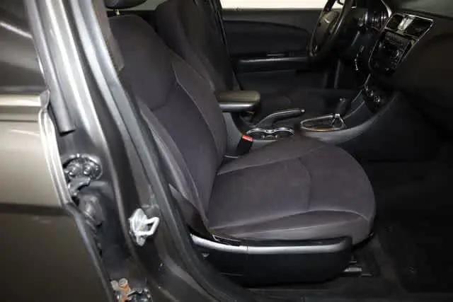 2013 Chrysler 200 LX