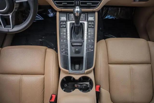 2021 Porsche Macan Macan