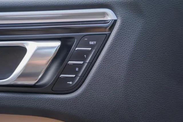 2021 Porsche Macan Macan
