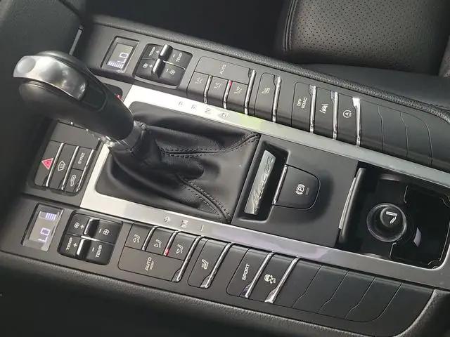 2018 Porsche Macan Macan