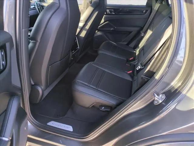 2023 Porsche Cayenne Platinum Edition