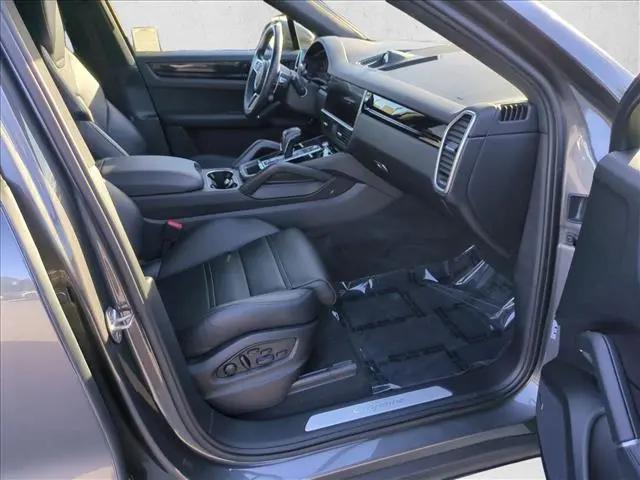 2023 Porsche Cayenne Platinum Edition