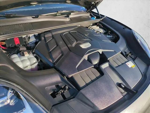 2023 Porsche Cayenne Platinum Edition