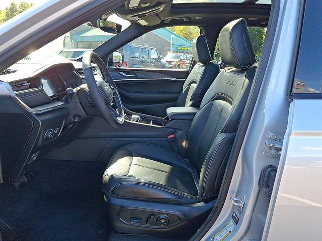 Used 2025 Jeep Grand Cherokee Overland 4x4 For Sale in East Hanover, NJ