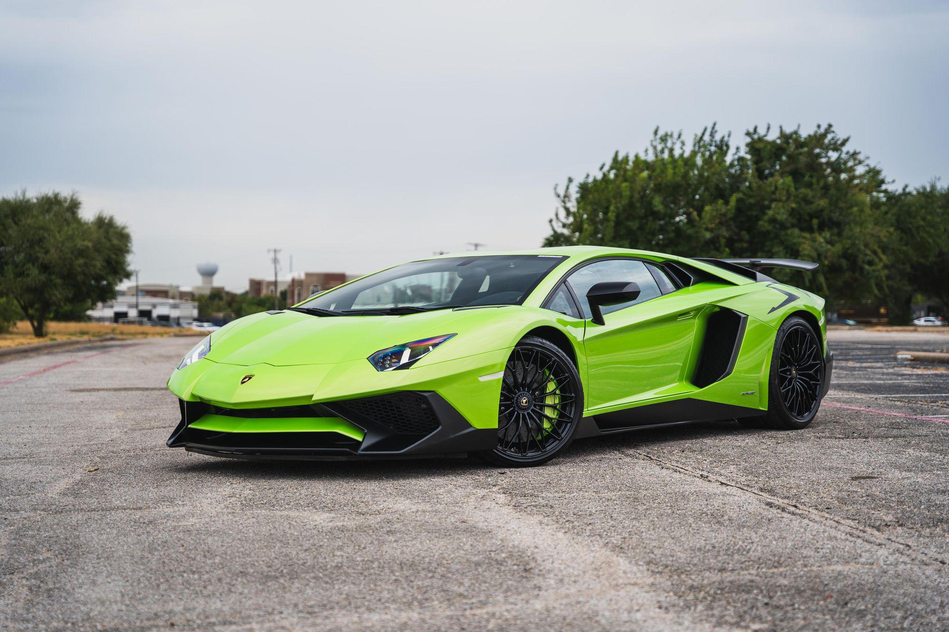 /2016 Lamborghini Aventador