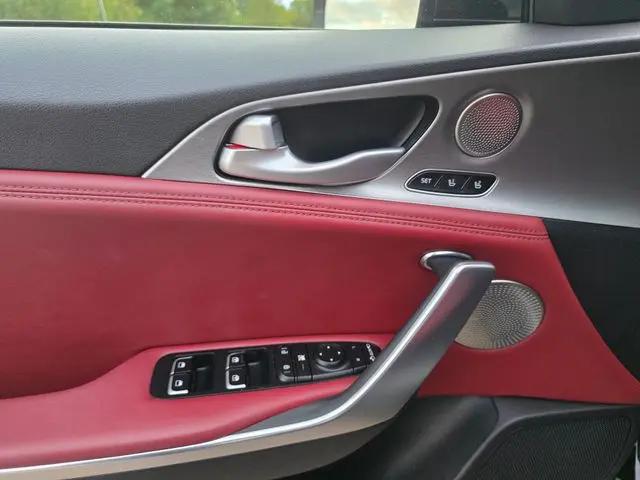 2019 Kia Stinger GT1