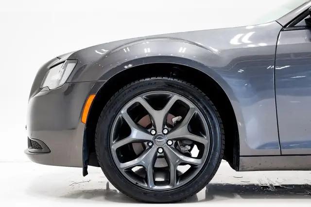 2021 Chrysler 300 Touring