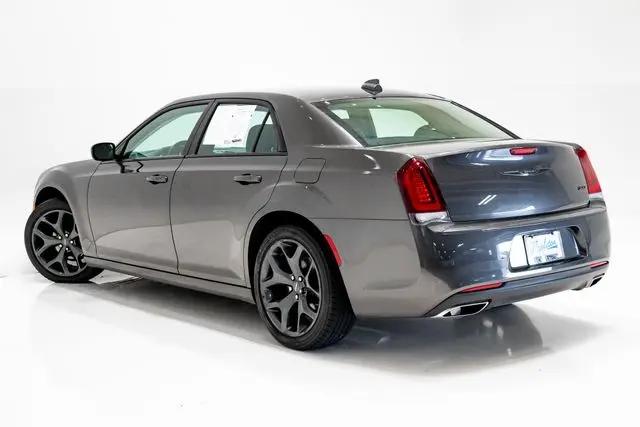 2021 Chrysler 300 Touring