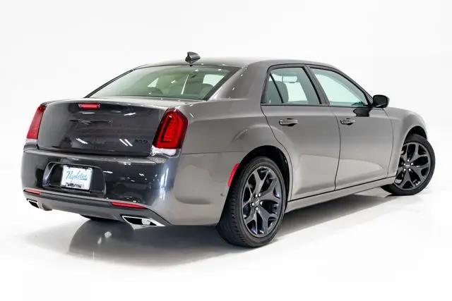 2021 Chrysler 300 Touring