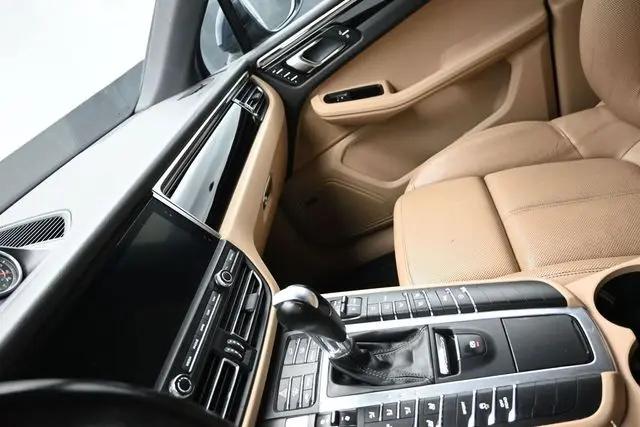 2019 Porsche Macan Macan