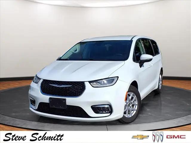 2023 Chrysler Pacifica Touring L for sale in Highland, IL